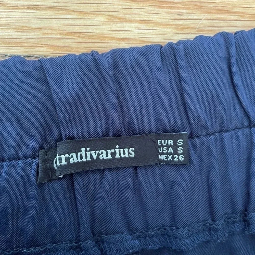 Stradivarius high waist midi skirt in royal blue - Picture 2 of 5
